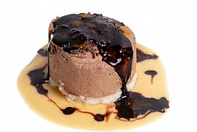 Brownie con chocolate y heleado de vainilla